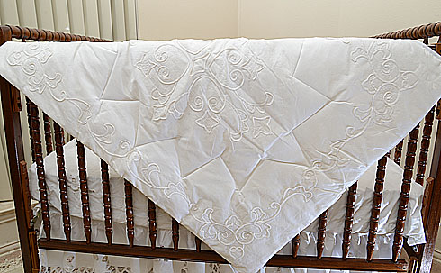 Imperial Embroidery Crib Baby Quilt 32"x42".